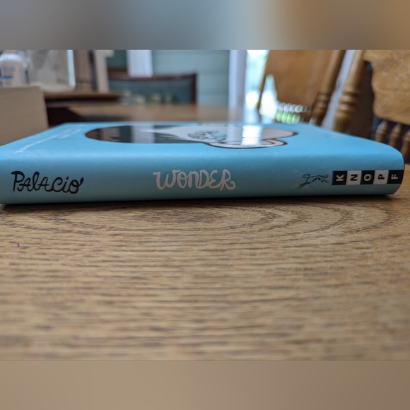 Wonder by R.J. Palacio (hardback) - Picture 2 of 6